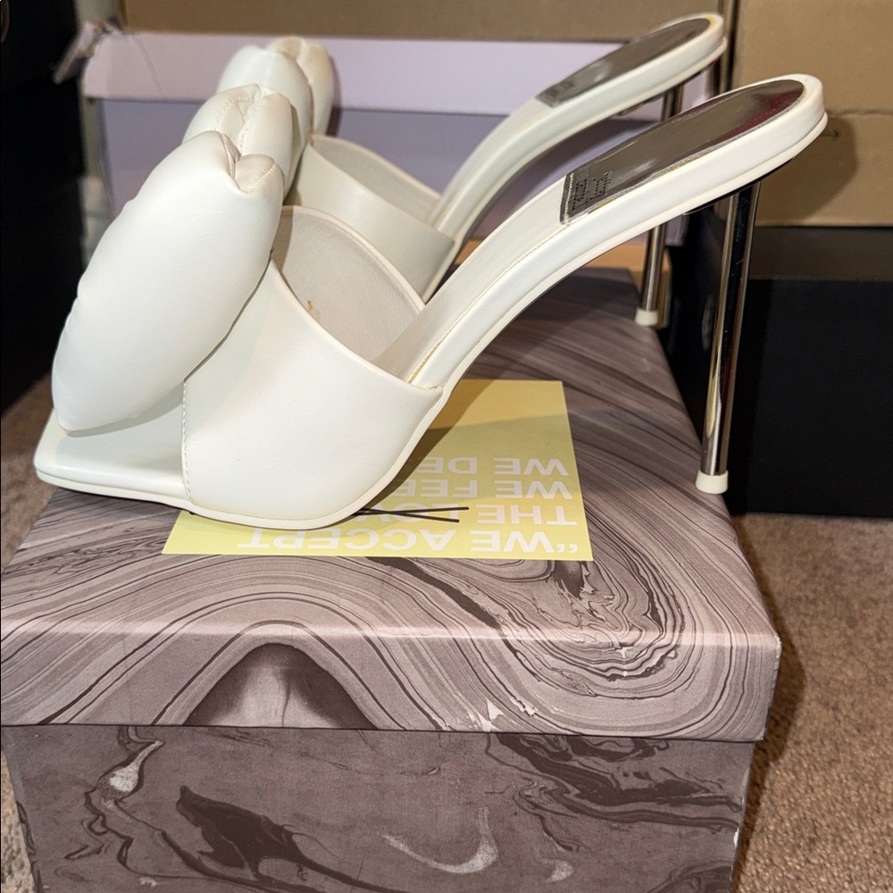 NEW 10 Jeffrey Campbell Cream Bow Heels - Picture 6 of 9